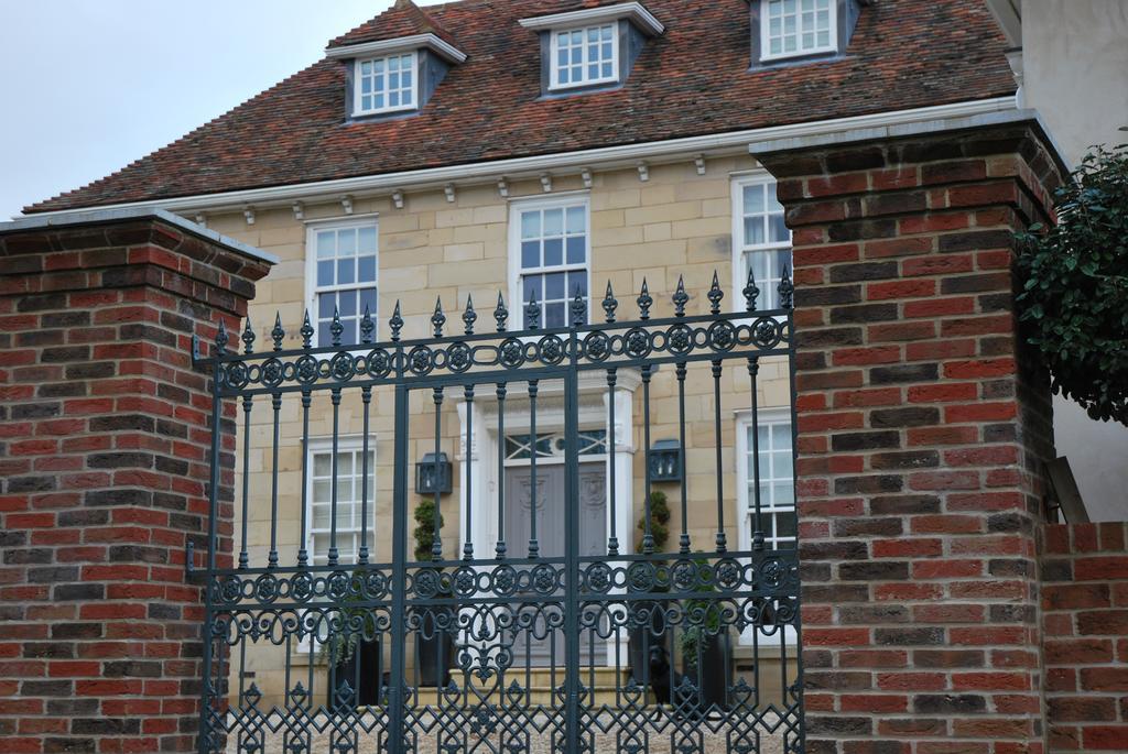 Montpellier House Bed and Breakfast Newport Pagnell Buitenkant foto
